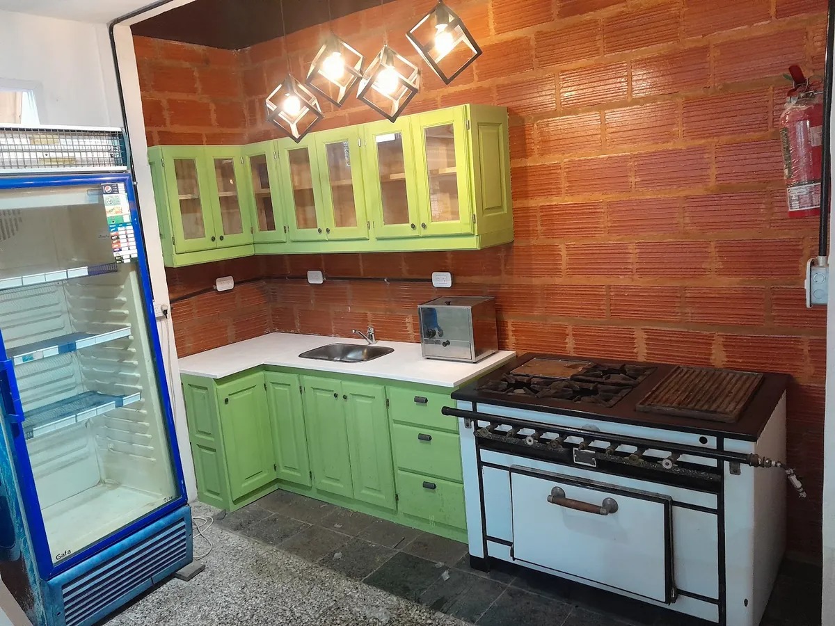 Cocina y barra, El Arca Salón, Malvinas Argentinas
