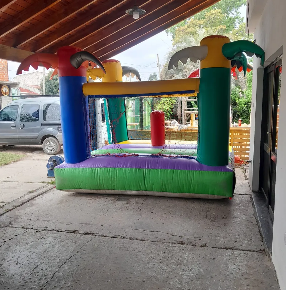 La galería con inflable, El Arca Salón, Malvinas Argentinas